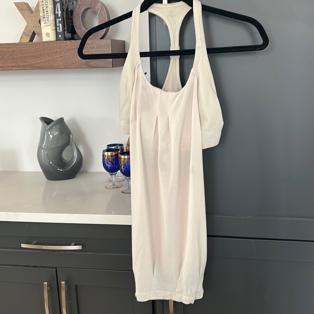Lululemon built in bra tank. Crème